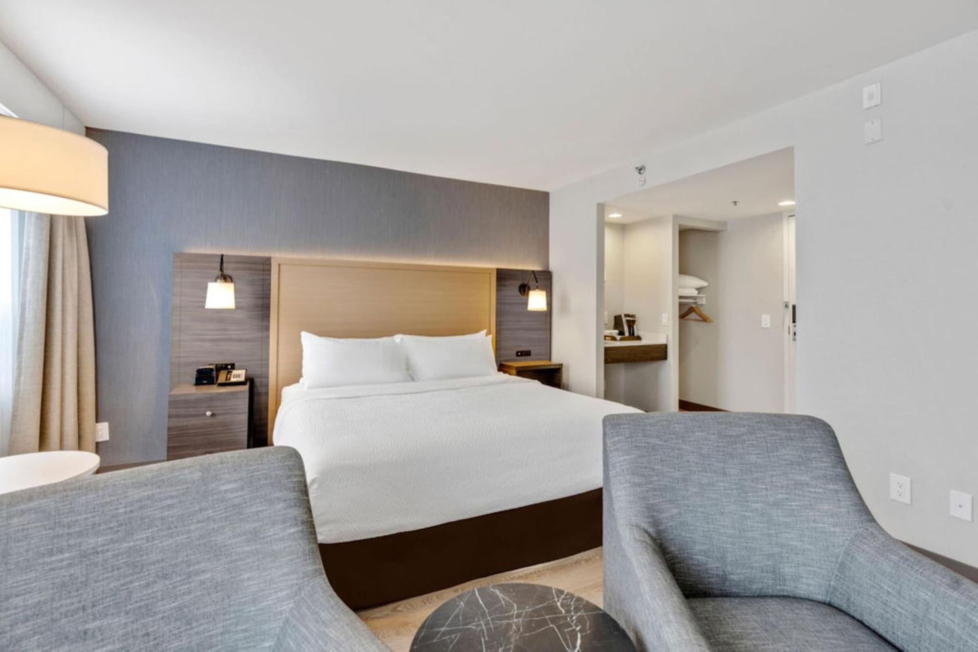 Holiday Inn & Suites Ottawa Kanata By Ihg Exterior foto